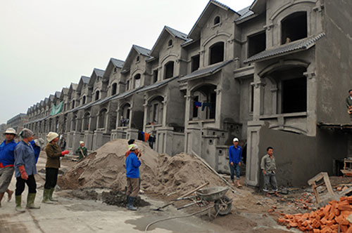 Chung vốn mua đất chờ tăng giá